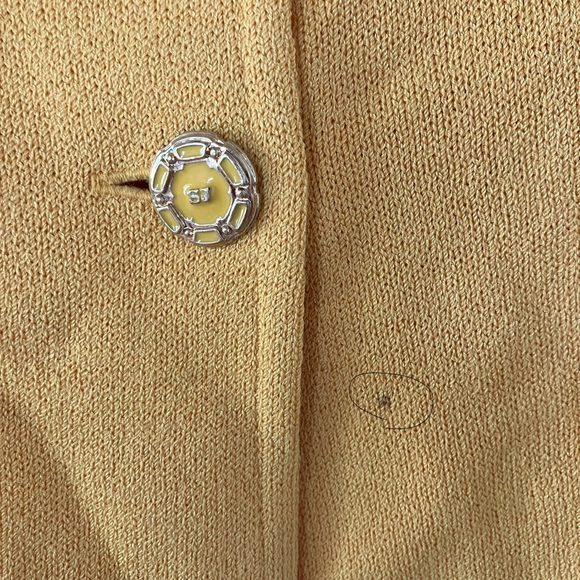 Vintage St. John Yellow Women's Wool & Rayons Jacket (8) - Picture 4 of 7